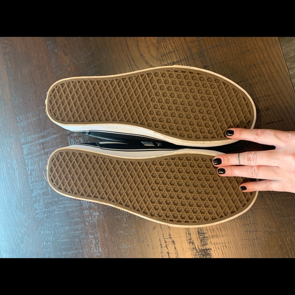 Men’s Vans - Picture 2 of 3